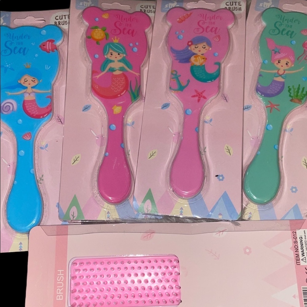 Under the sea hair brushes